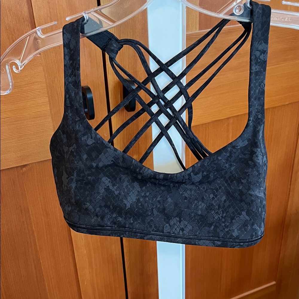 Lululemon Women's Black Strappy Back Sports Bra